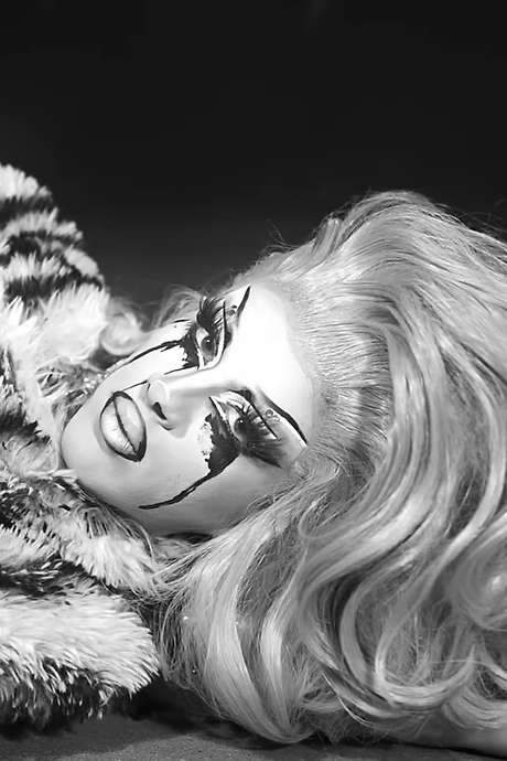 The Scissoring of Lydia Kollins